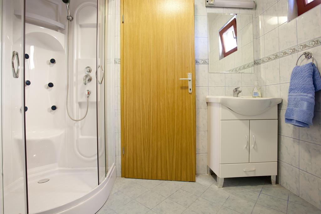 Vineyard Cottage Lustek Novo Mesto Rom bilde